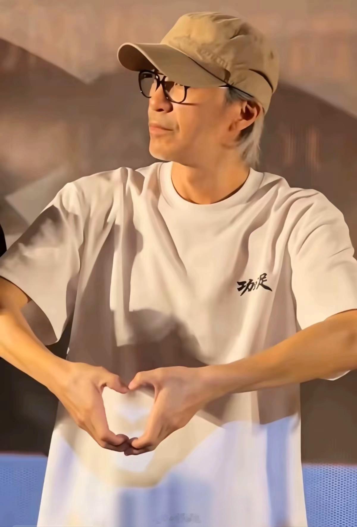 周星驰周星驰 哈哈哈比个青椒 