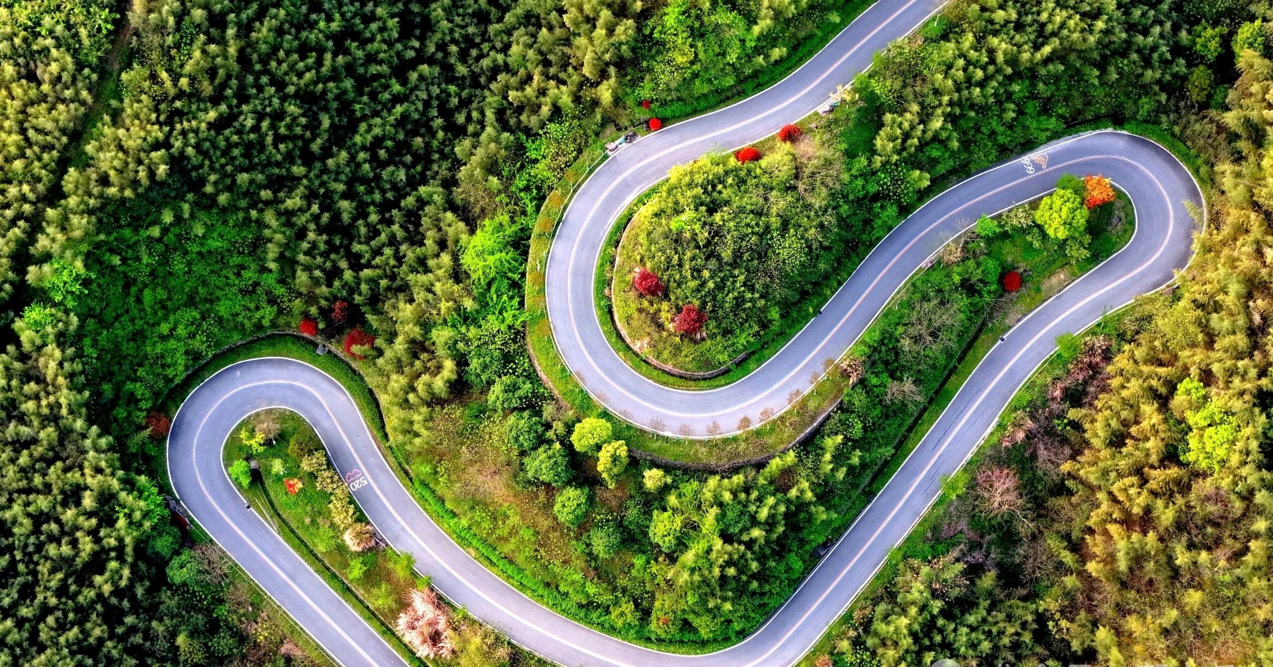 山路弯弯，美景悠悠，乡情漫漫。 南京