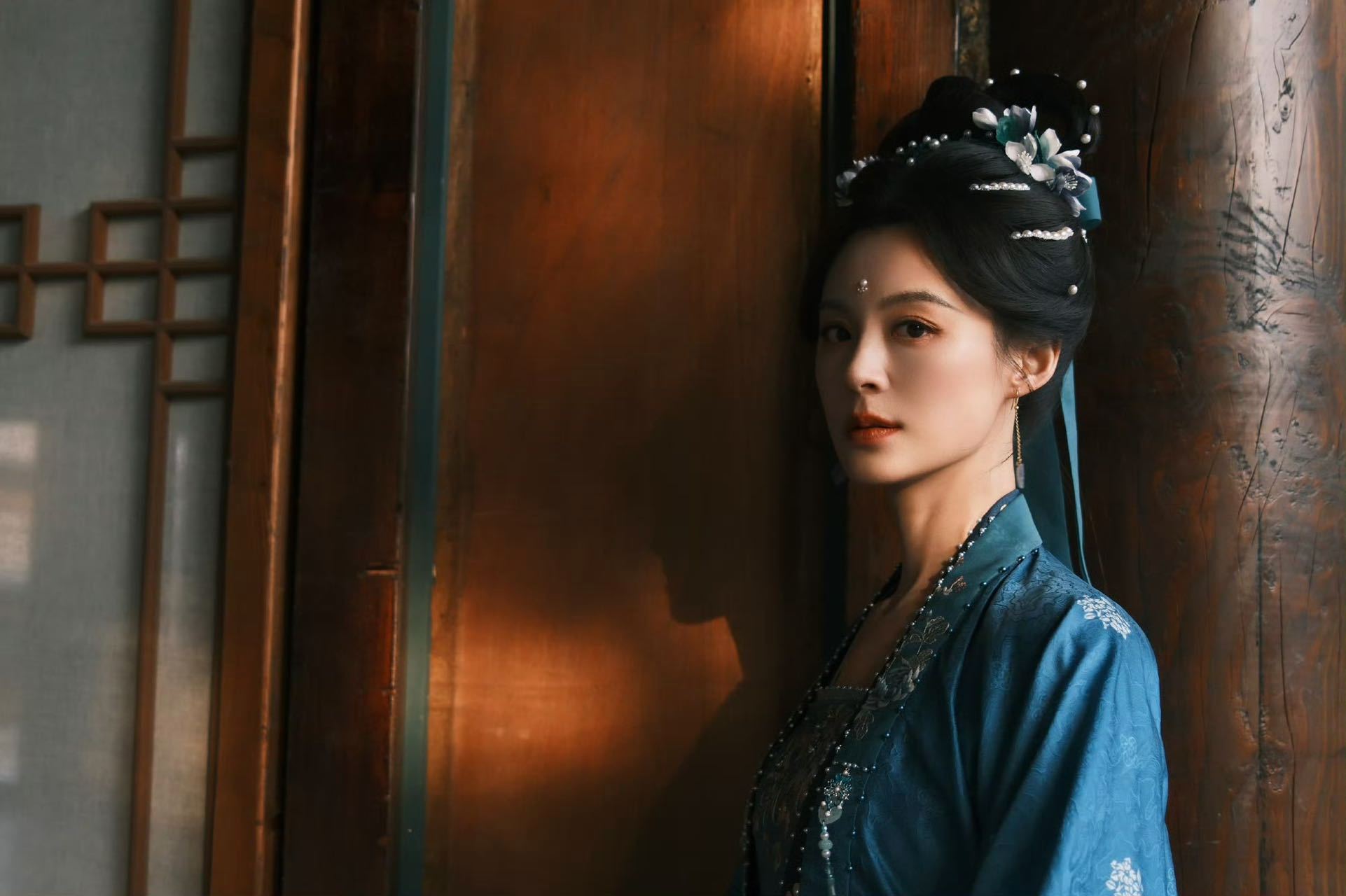 毛林林逐玉出场即名场妈呀，毛林林这是什么神仙出场！魏绾大人眼神一瞥，我的魂直接飞