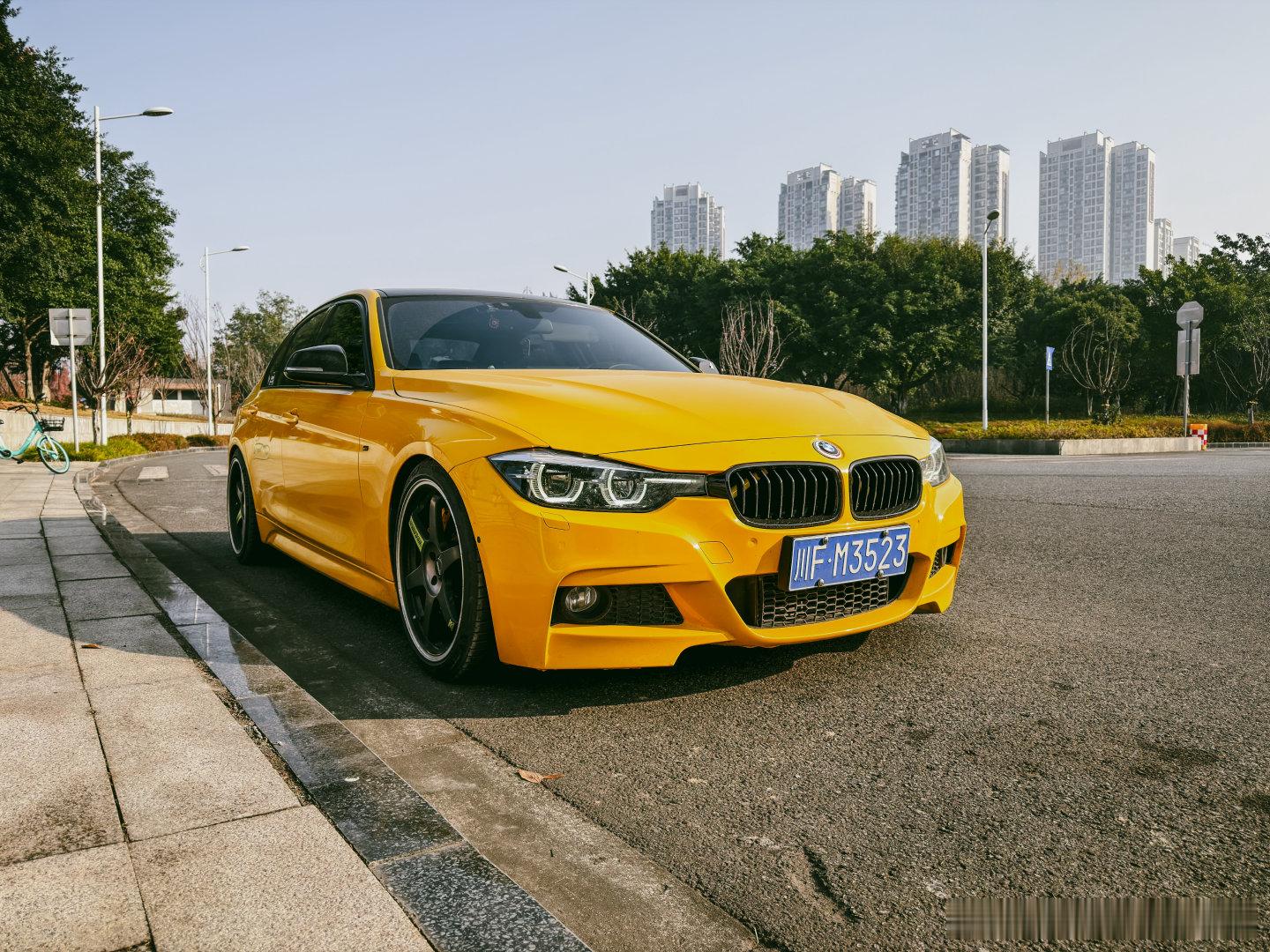 昨天把老3系的绞牙避震又降低了一指，果然是“百改降为先”，车身姿态又好看了不少！