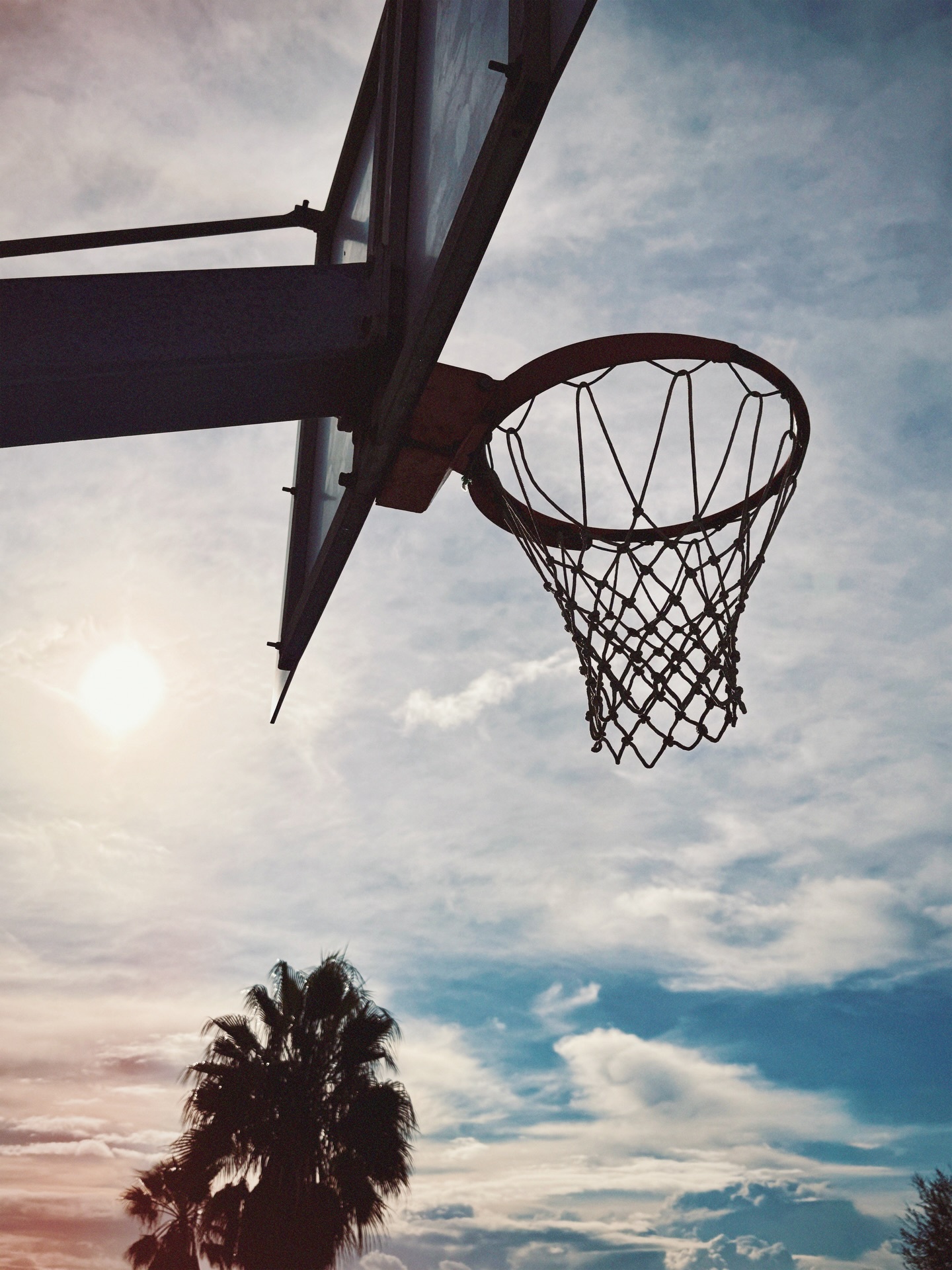 开心不仅是一种习惯，更是一种选择，只要你敢于选择开心，那么不管什么时候，不管多难