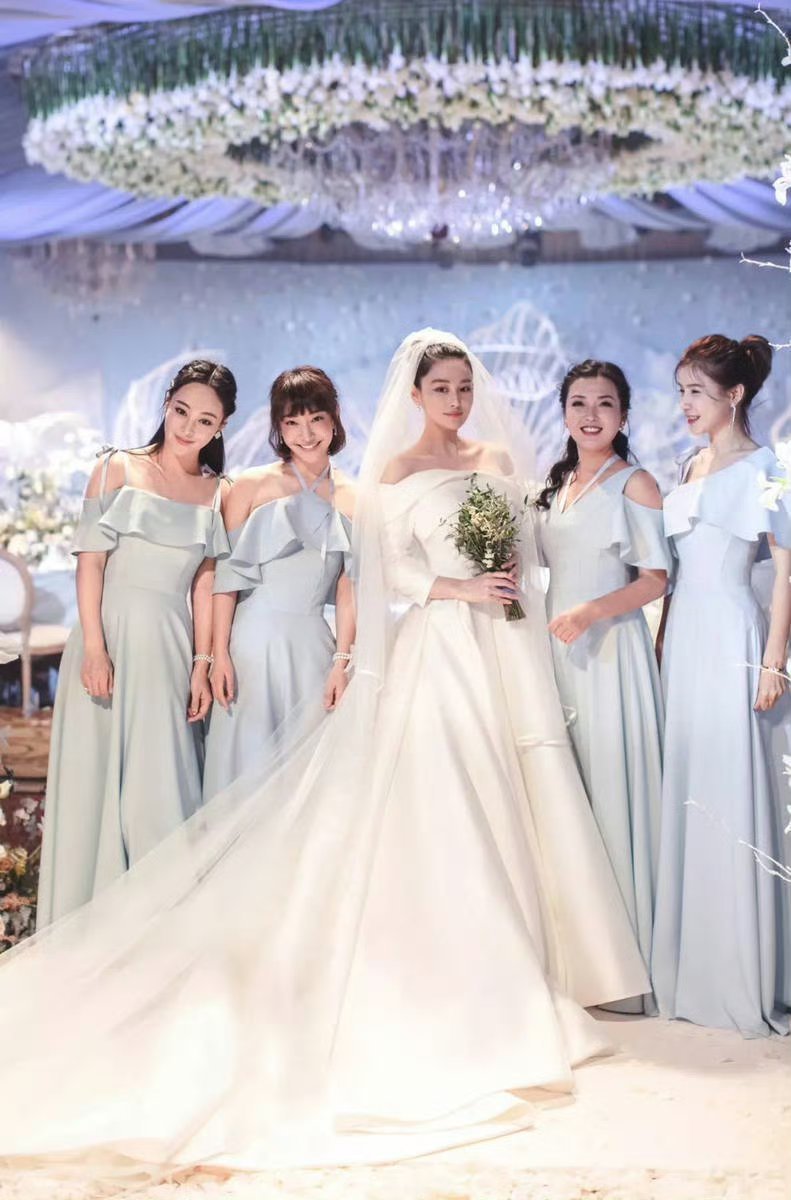 张馨予当年的婚纱照太好看了，真的像白雪公主 ​​​