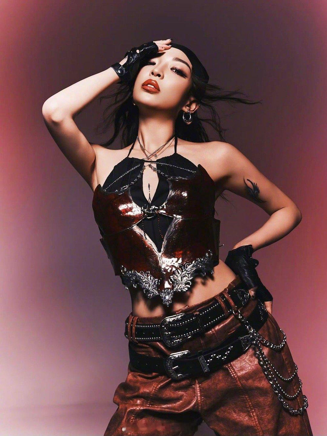 惹到VaVa算是踢到钢筋了！从说唱圈怼到脱口秀，哈哈曹自嘲被海选退货的梗直接送到