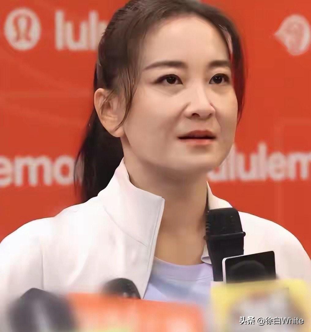 3月23日，贾玲《转念花开》因题材原因缺席春节档后，突然销声匿迹了一段时间
直到