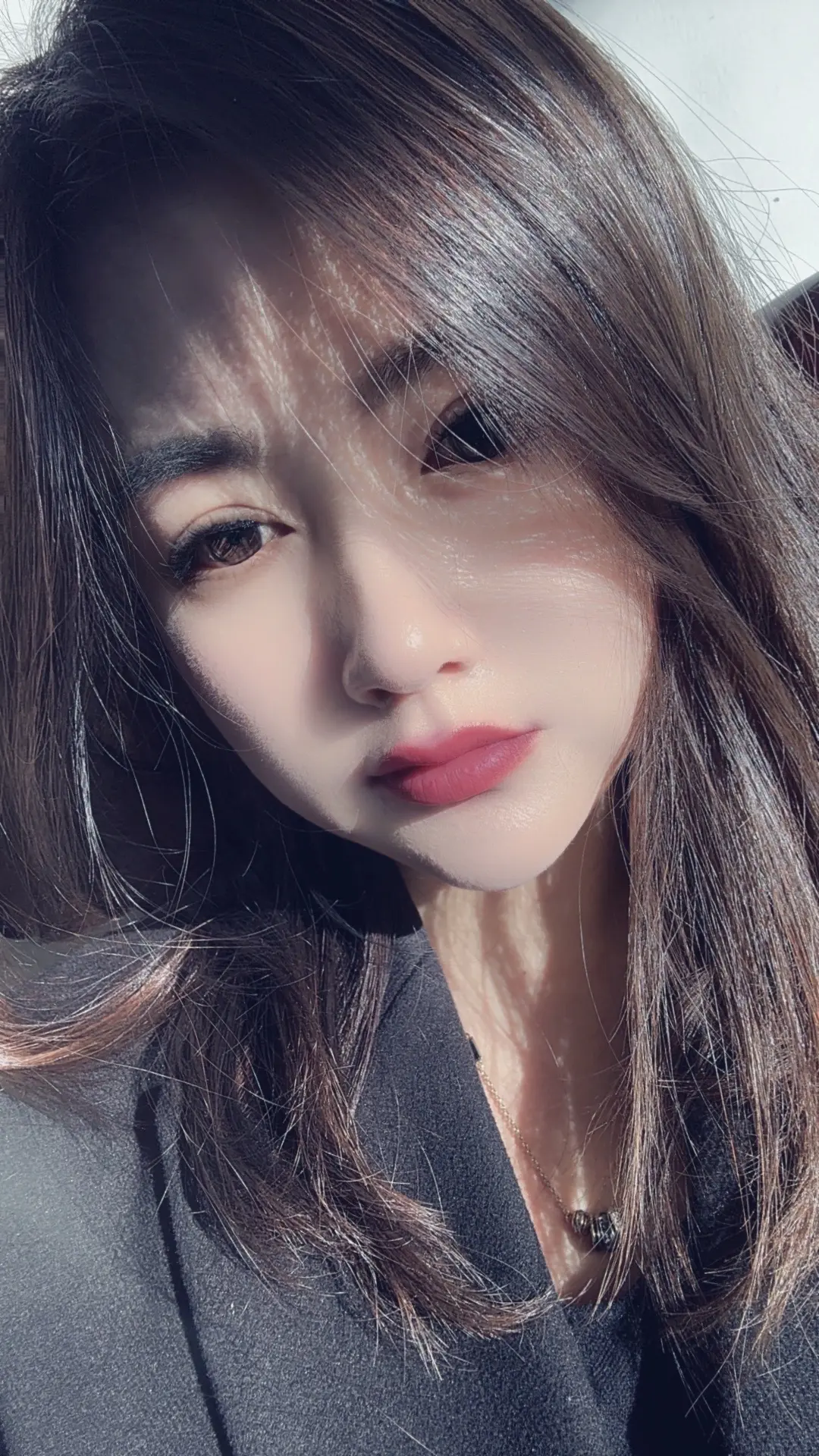 一首歌反复地听，不知是喜欢它的旋律还是歌词， 总觉得于凤至很傻，但感情...