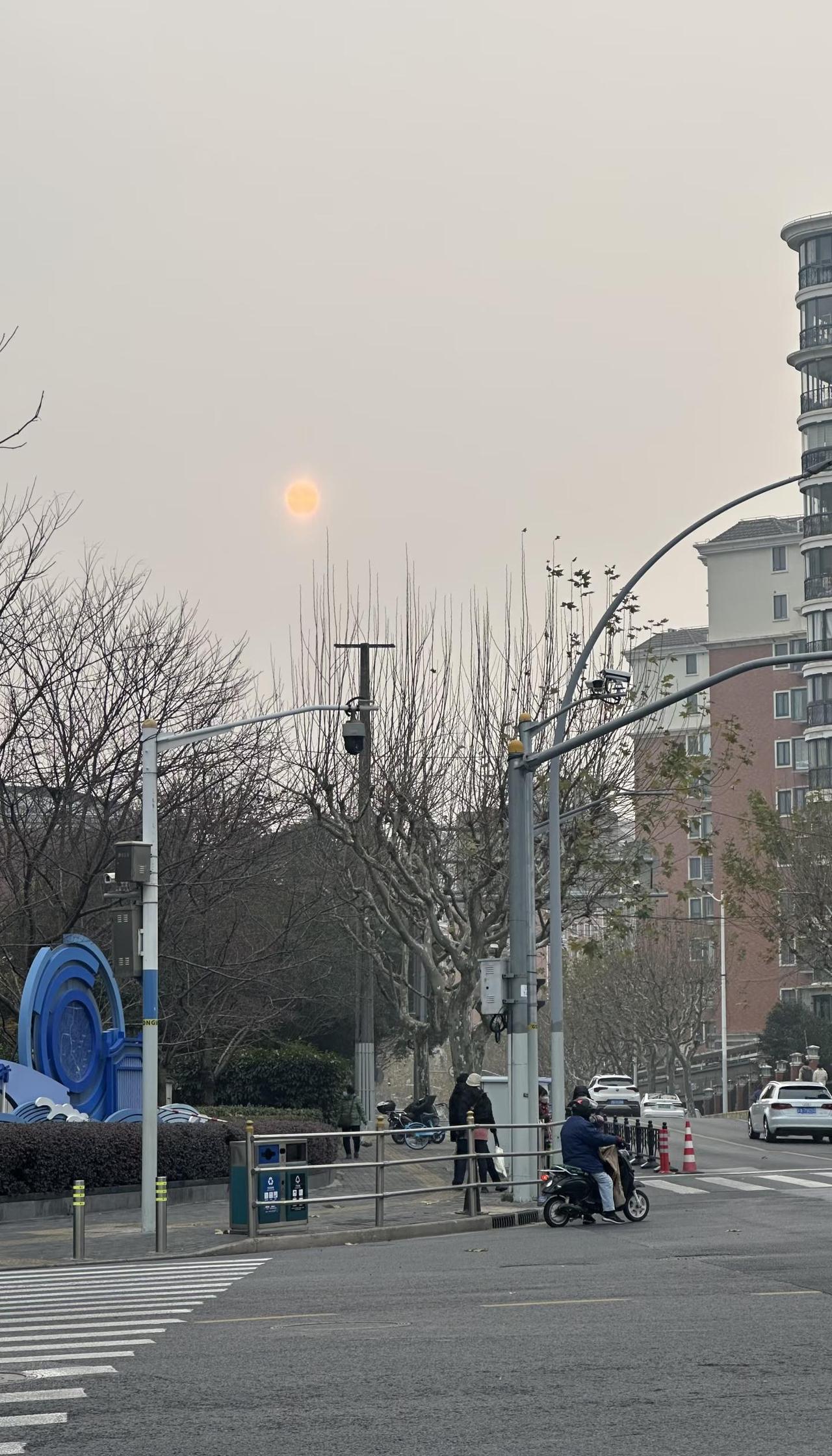 上海这个空气质量，太阳看到都摇头🤦🏻‍♀️雾霾