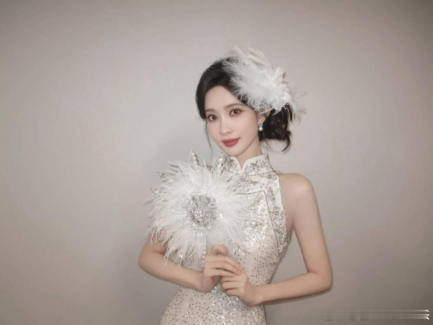 孟子义[超话]孟子义胖了9斤孟姐这 9 斤胖得也太懂事了，专挑不显眼的地方长，镜
