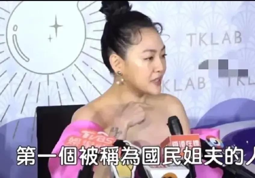 小S彻底不装了！接受采访时，直言只有具俊晔是第一个国民老公，谁都比不上他。

当