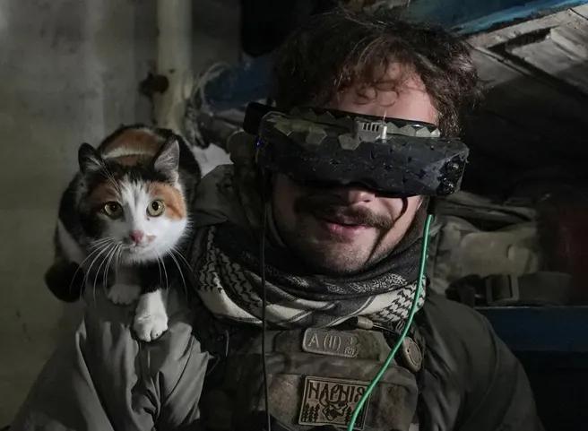 四年前挡住俄军直逼基辅的乌军已不复存在。
如今面对人力火力占优的俄罗斯，乌军前线