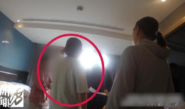 上海，一女子胆大包天利用职务之便，1年内偷卖公司60多斤黄金，获利1700万。非