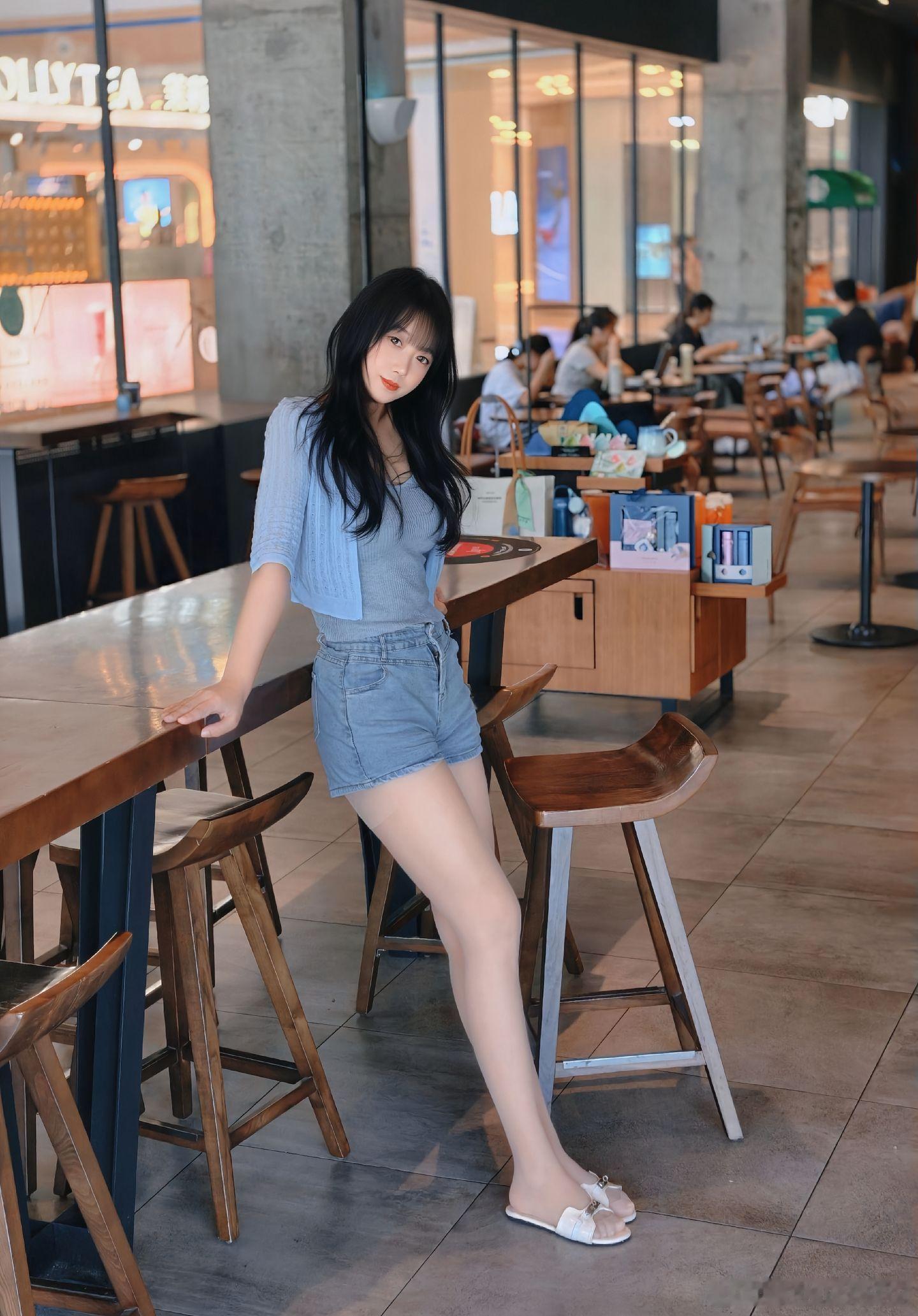 轻熟女神范儿 下午茶美女