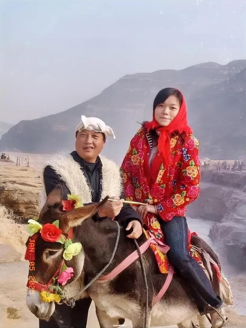 来自西北黄土高坡的影像
唱着《信天游》骑着毛驴回娘家。