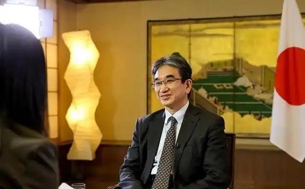 日本前驻华大使垂秀夫曾警告：“中国现在太强大，日本打三拳，中国能还三十拳！”日本