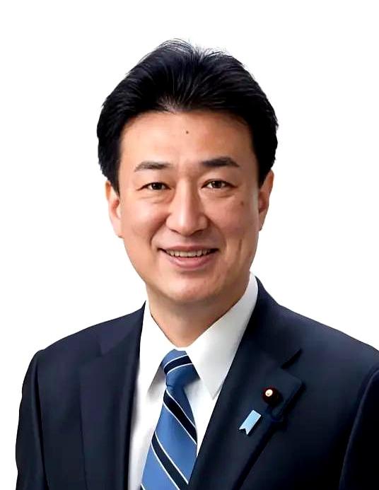 想象一下，你走在街上无缘无故被人狠狠扇了一巴掌，结果你不仅没还手，还赶紧递上热毛