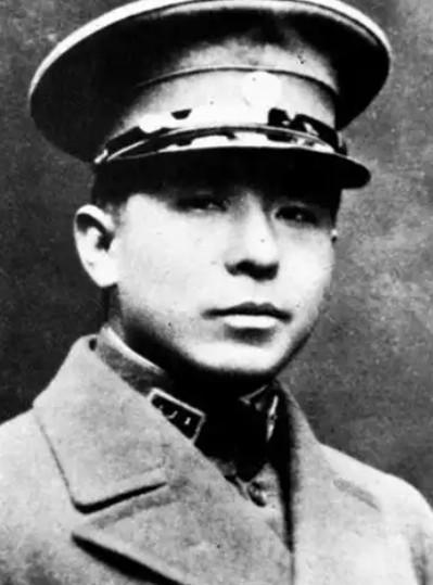 张学良在101岁去世前，终于道出了真相：其实，当年我被扣押时，真正保住我性命的并