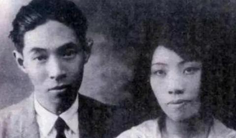 1928年，茅盾出轨23岁的女学生秦德君，事后发现自己怀孕，茅盾却以冷静的语气劝