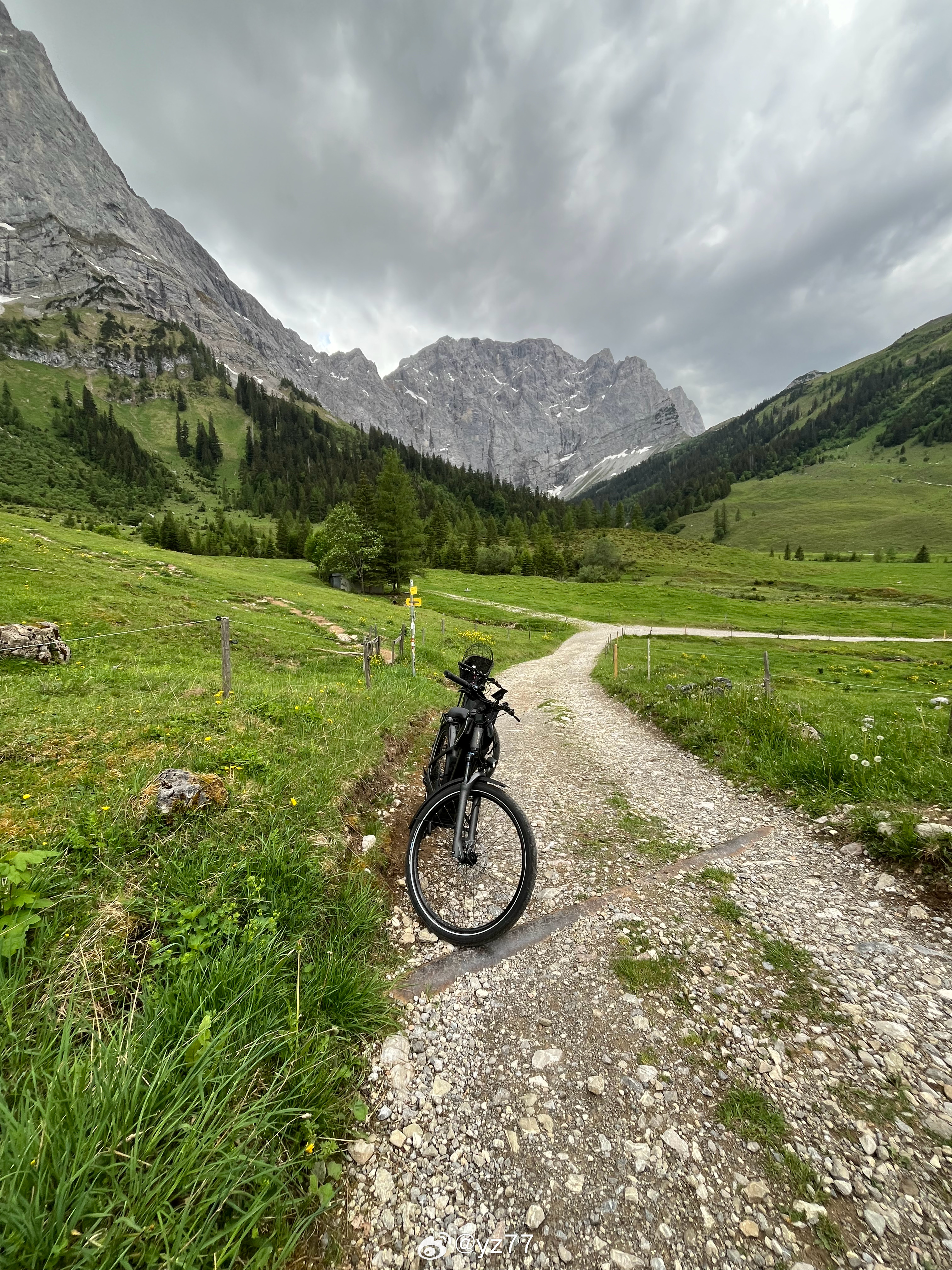 Ebike太好了，用同样的体力可以带更重的行李看更多的风景，还能走烂路，而且能体