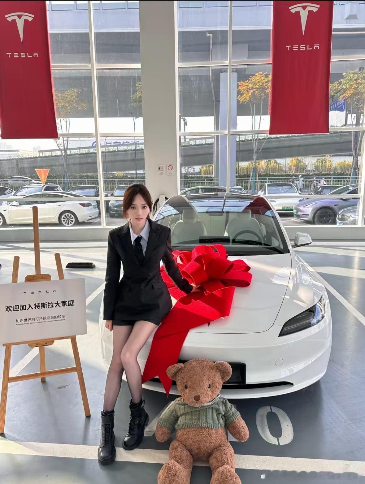 复制于朋友圈：从23年12月的Model 3到25年12月的Model Y让我们