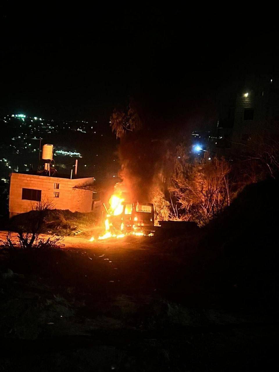 巴勒斯坦约旦河西岸地区，昨天晚上数十名以色列定居者为了强推殖民地道路的修建对纳布