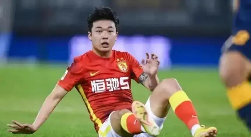 2024中超转会窗口关闭前48小时，申花叫停一门转会，转身启动B方案签约新人。这