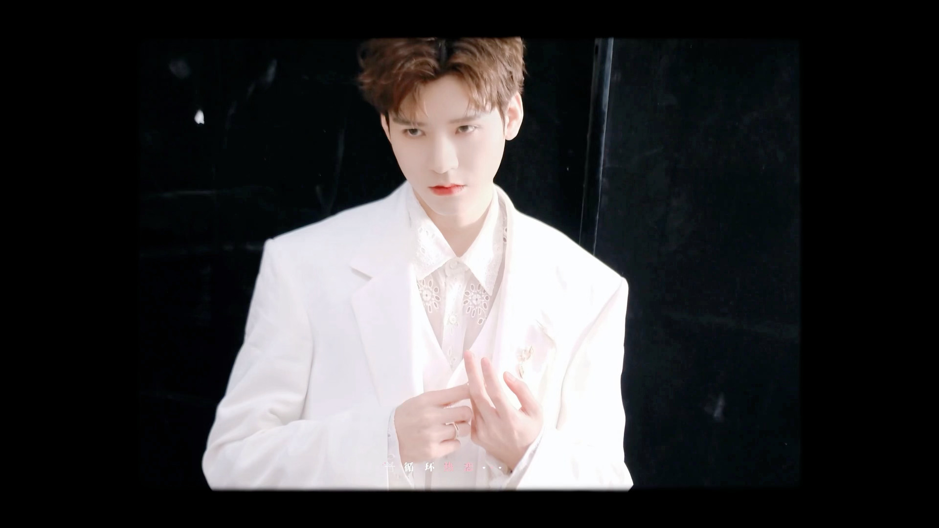 小菌怎么换风格都帅我心巴上🥹🤲🏻 