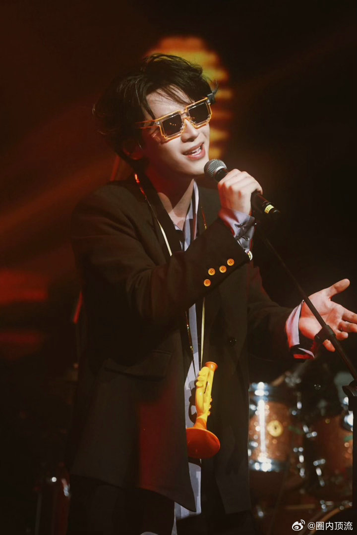 500场音乐剧小王子来给内娱上强度了魔力歌先生500场音乐剧舞台经验打底，蔡淇一