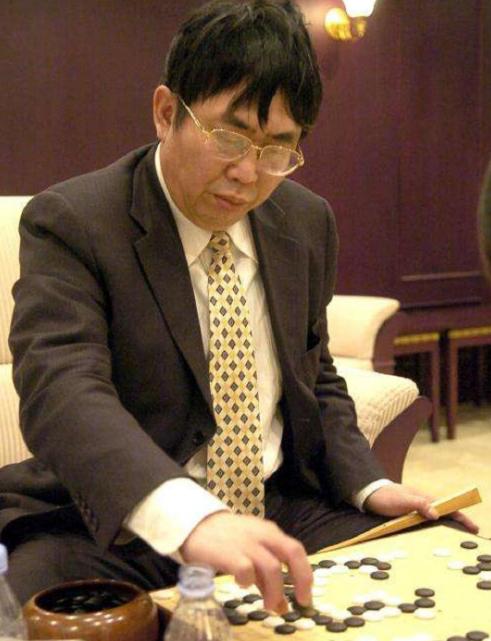 我很好奇，
聂卫平没拿过什么奖，
为啥能成棋圣？


聂卫平的伟大
恰恰在于他赢