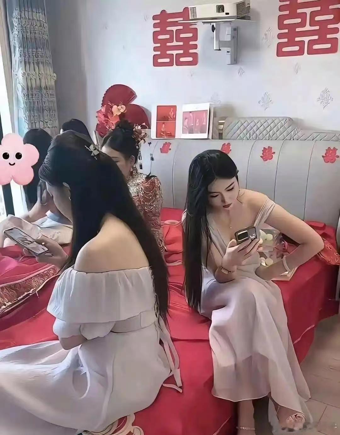 婚礼上，伴娘直接抢了⁠新娘的风头。 