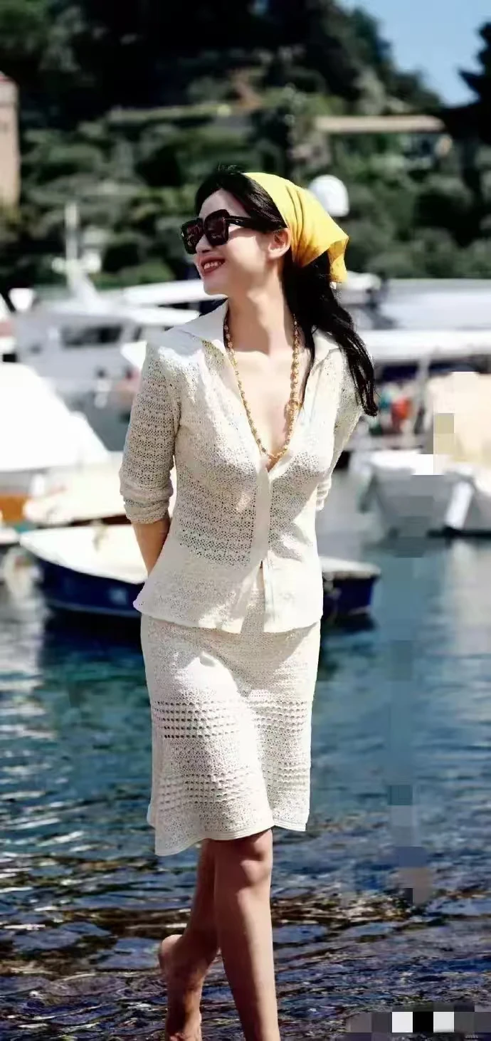 朱珠的笑容真的太有感染力了！时尚优雅气质