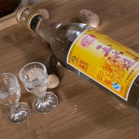广州人酒桌“怪象”，当地人酒桌上不见茅台、泸州老窖，偏爱这4款酒

1、【石湾玉