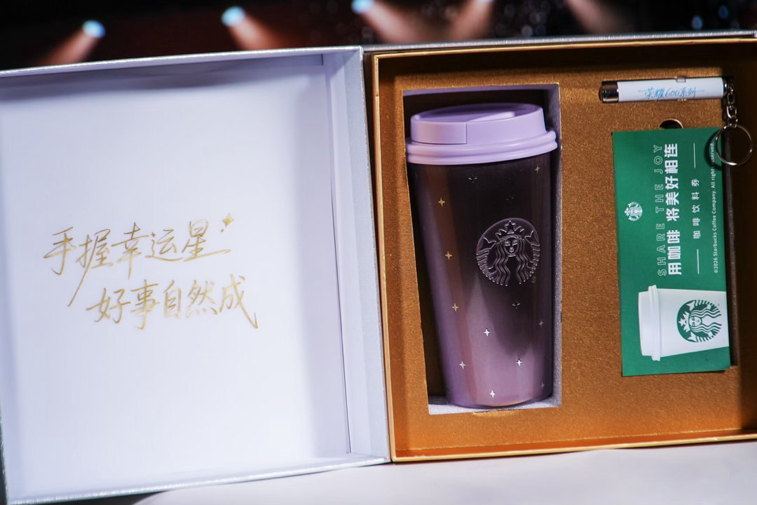 荣耀600发布会邀请函都是这么星光闪闪的新机今晚发布，期待一下！ 