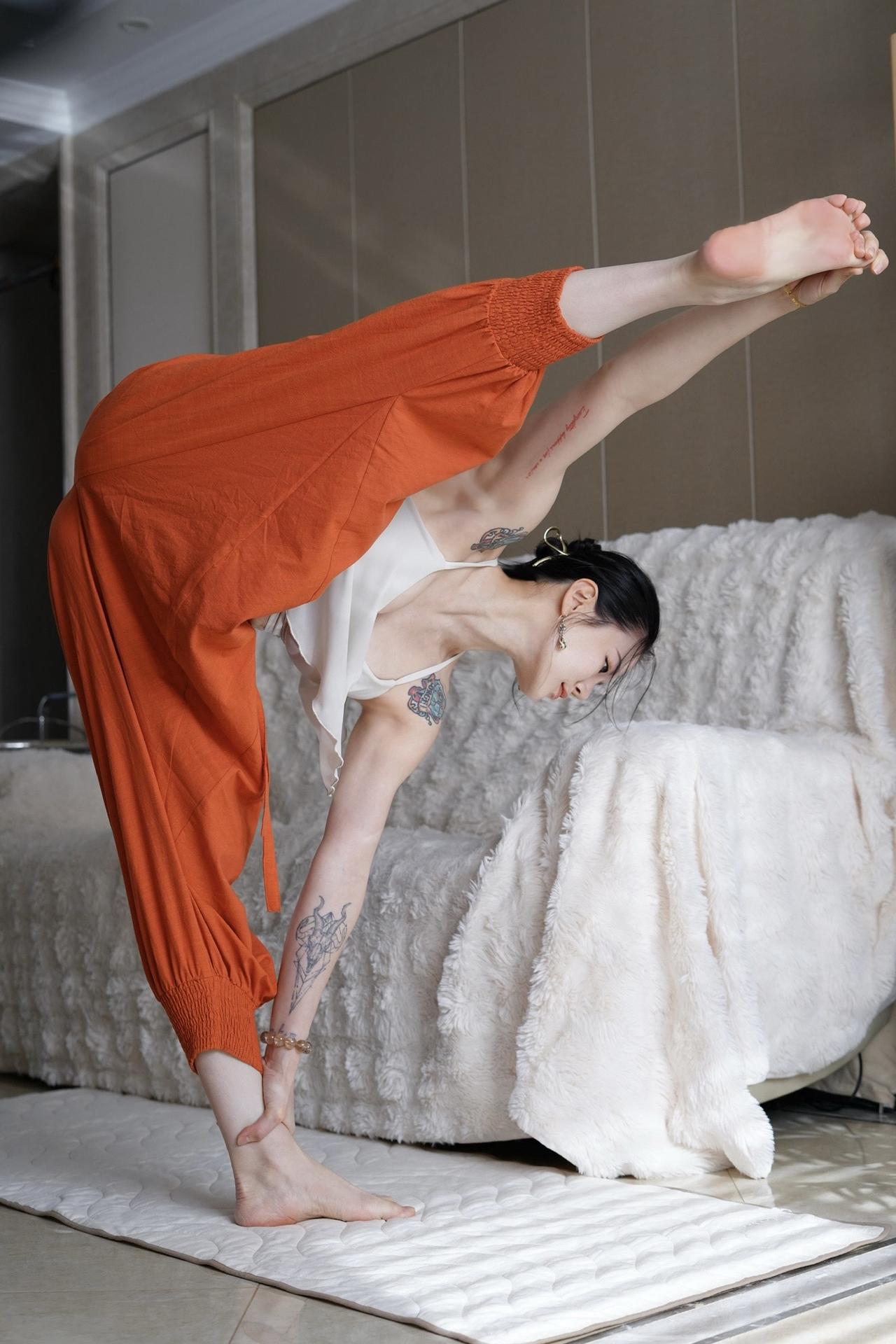 瑜伽女孩 瑜伽拍照体式 创作人计划