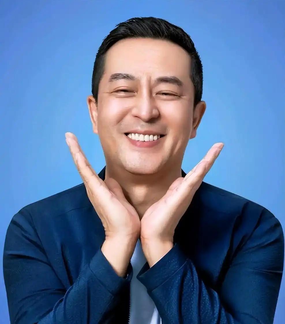原来，看起来风光无限的张嘉译，竟然得了这么要命的病，而且20多岁时就确诊了。
强