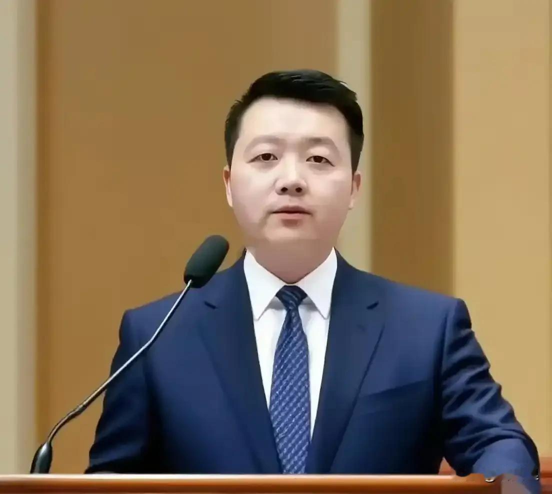 罗鸿这次是真敢说，一句话直接把婚内出轨和遗产继承这块遮羞布给扯下来了。

他觉得