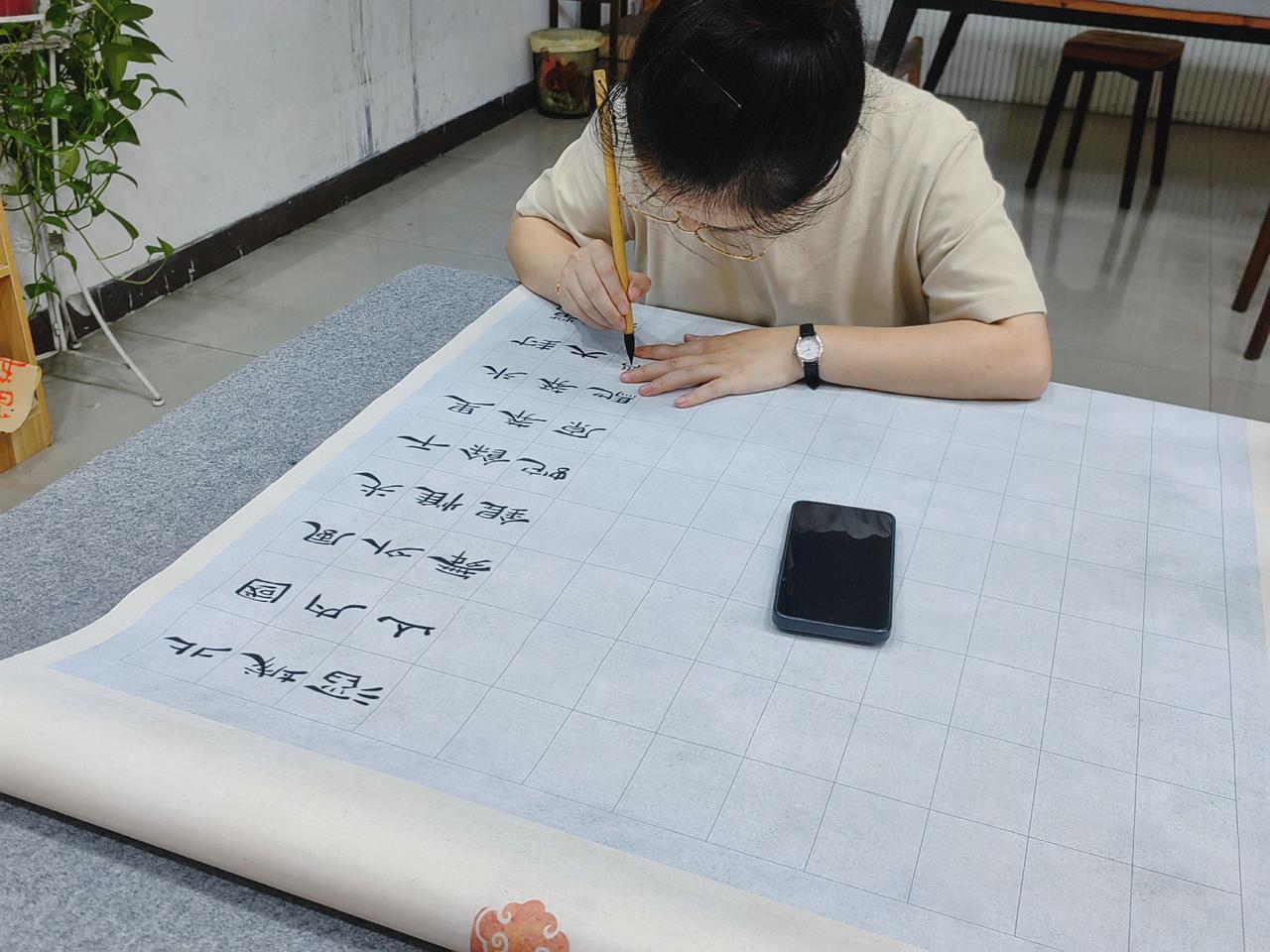 请疯狂爱上点什么 
不用很专业 喜欢就够了
心里装着热爱 人就不会枯萎
书法 一
