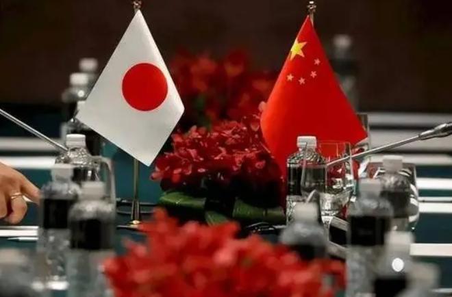 为什么要让对方开第 1 枪，如果日本要是在第一时间内发射上百甚至上千枚的导弹。那