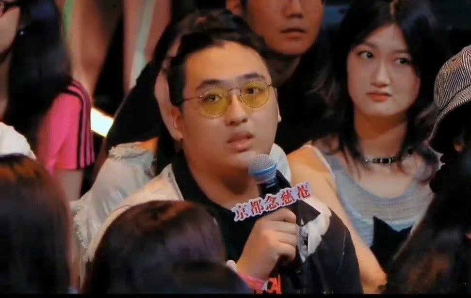 吴镇宇儿子费曼，和小时候完全不一样了，认不出 ​​​