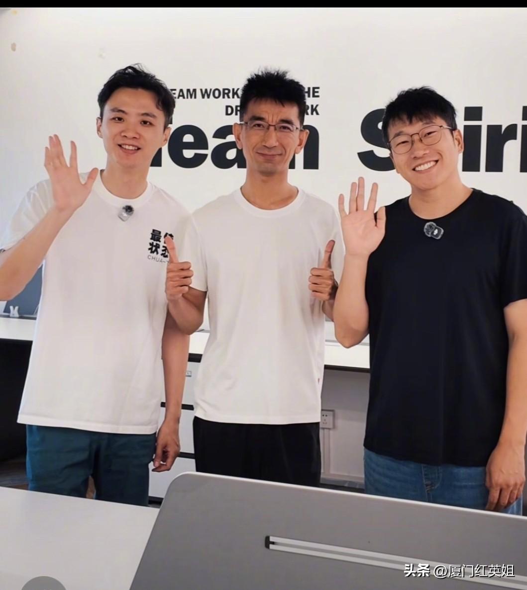 孙东旭不愧是前东方甄选的CEO
这动作和速度
刚刚和明明、天权第一次正式合体亮相