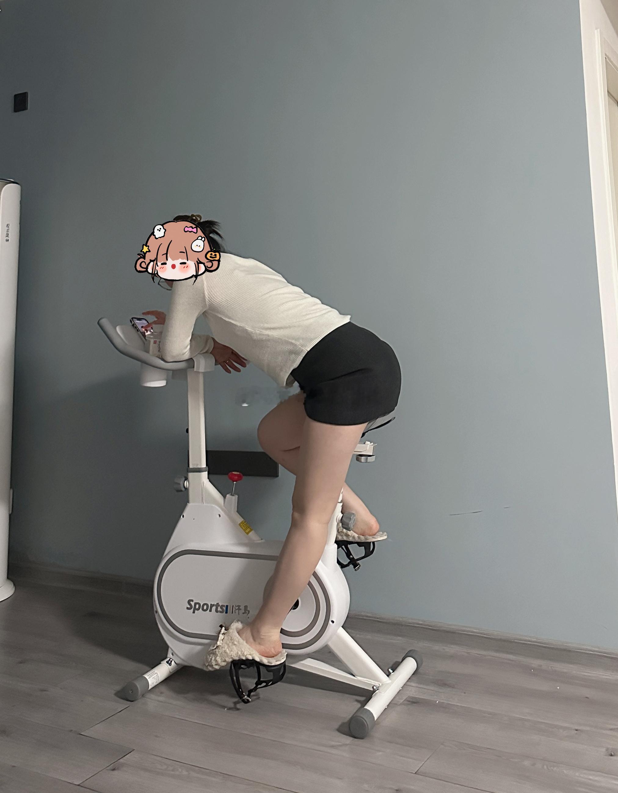 怎么平时起不来，一到周末就醒这么早呢[衰] ​​​