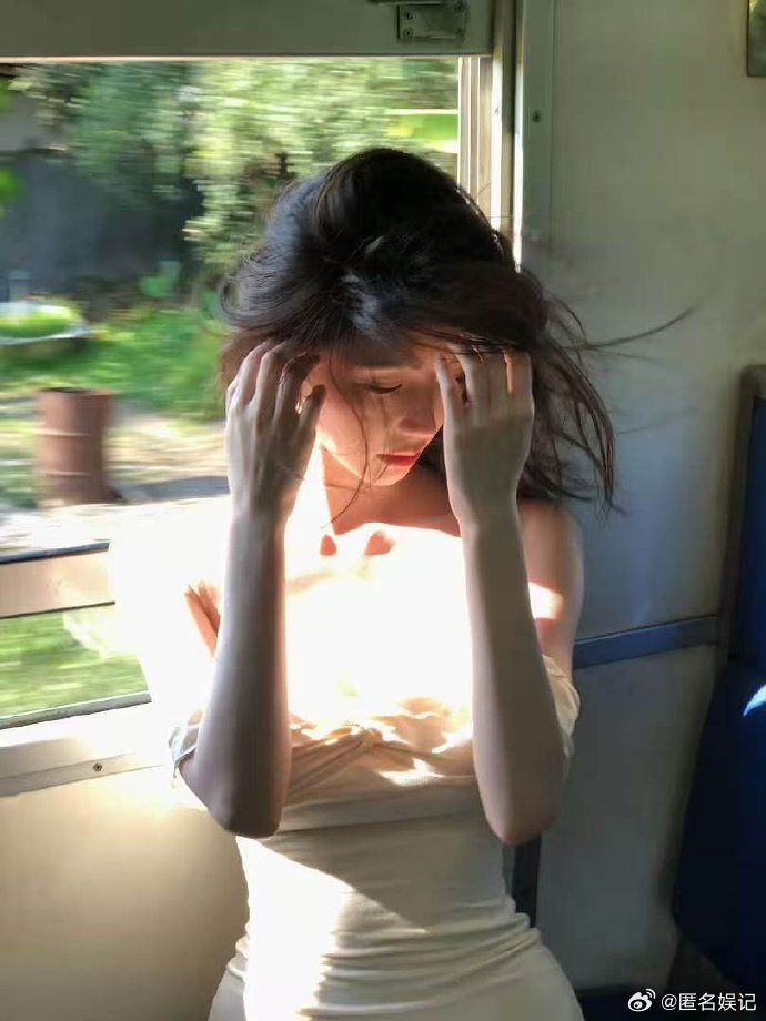 方圆鼻子上的疤痕 素颜还这么抗打，方圆真的是天生好底子，就算有小疤痕也完全不影响