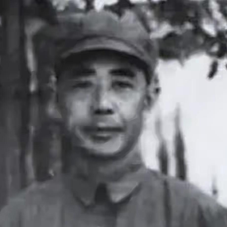 陈明仁起义后辞退厨师，政委得知后急忙下令：快把他追回来！
 
这事发生在1949