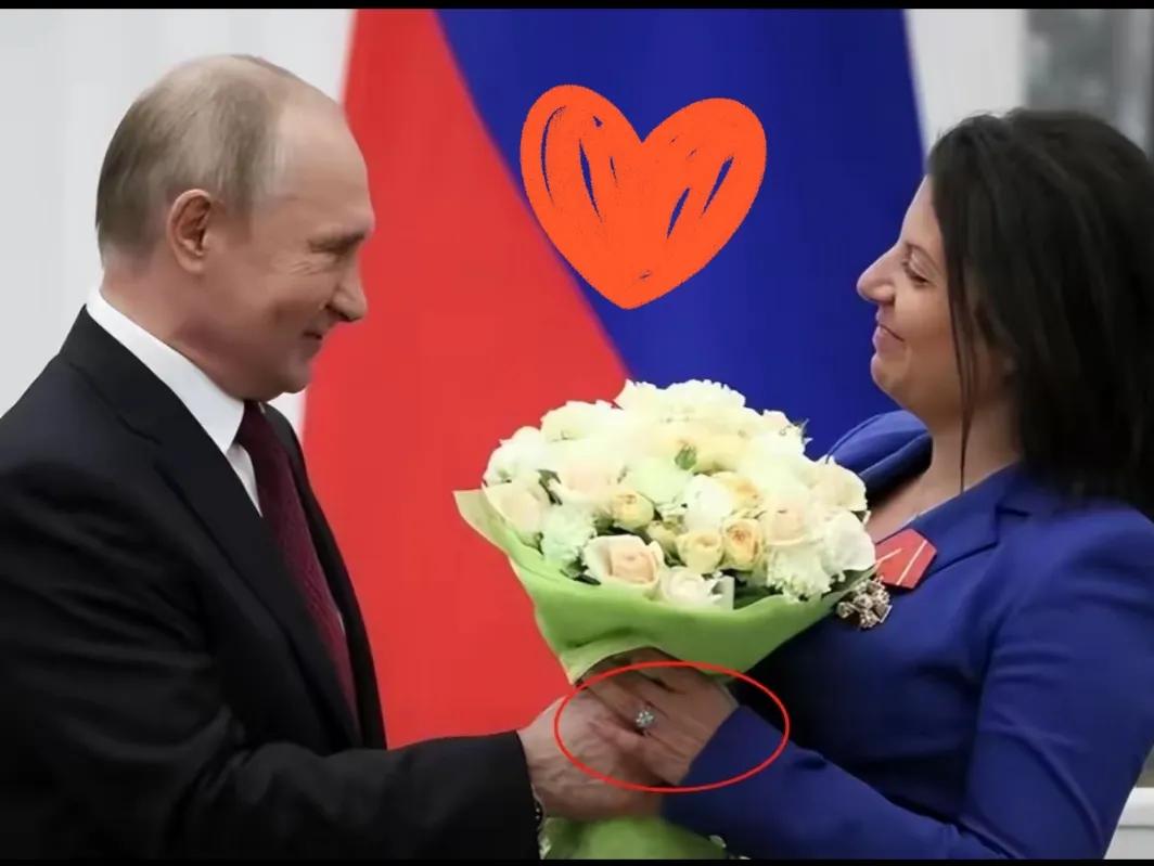 我敢肯定
跟普京谈恋爱的这个女人，一定是懂他、敬他，还能让他卸下防备的人！
 