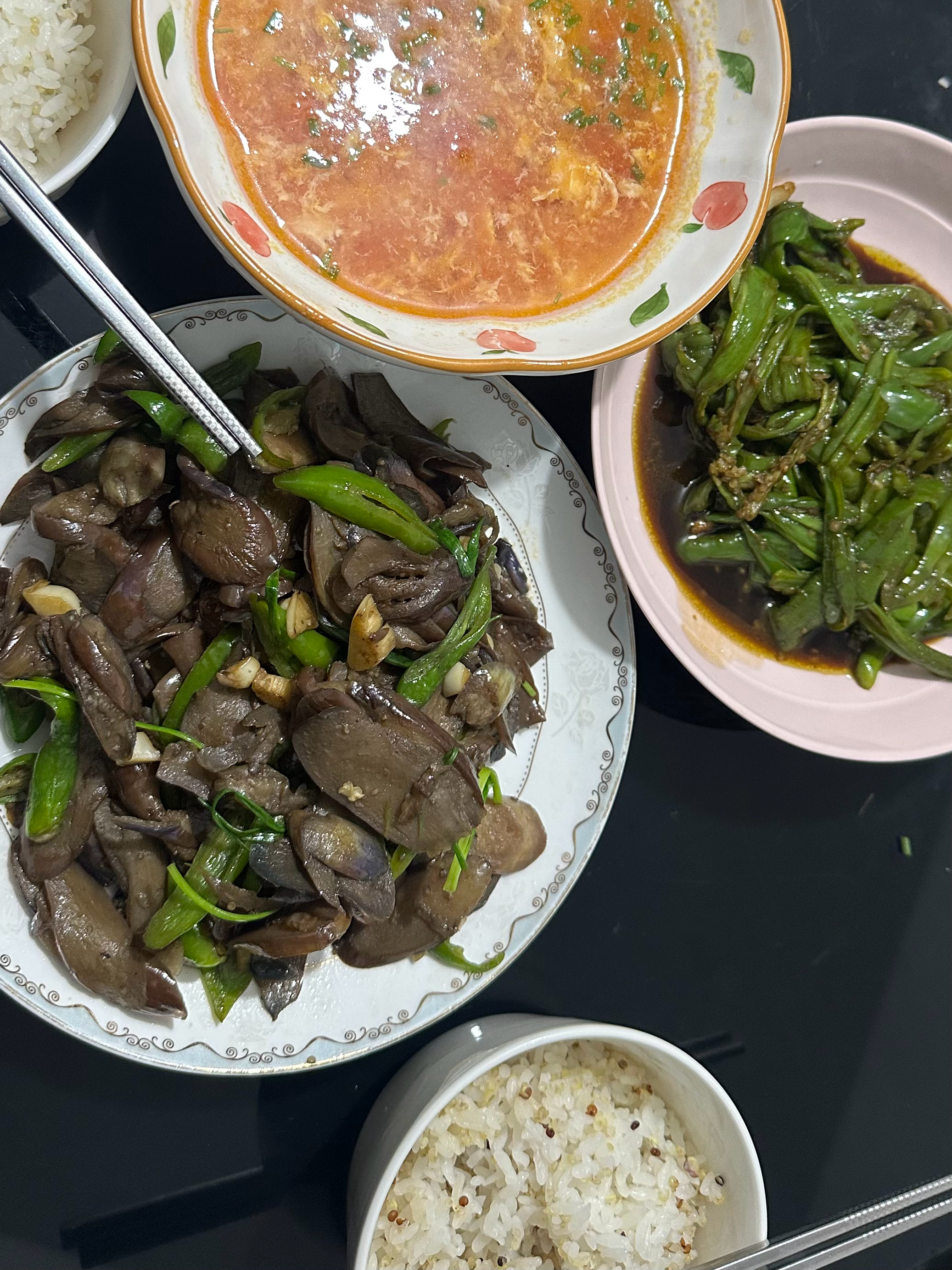 跟网上学的炒茄子 说他们湖南都这么炒 我以为会是一盏灯的味道 没想到不是 一盏灯