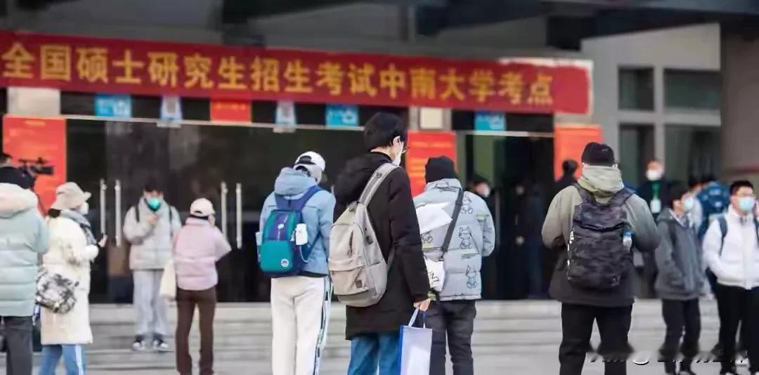 硕士研究生招考将会延长学制为4年？

以前基本公费，后来部分公费，再后来全部自费