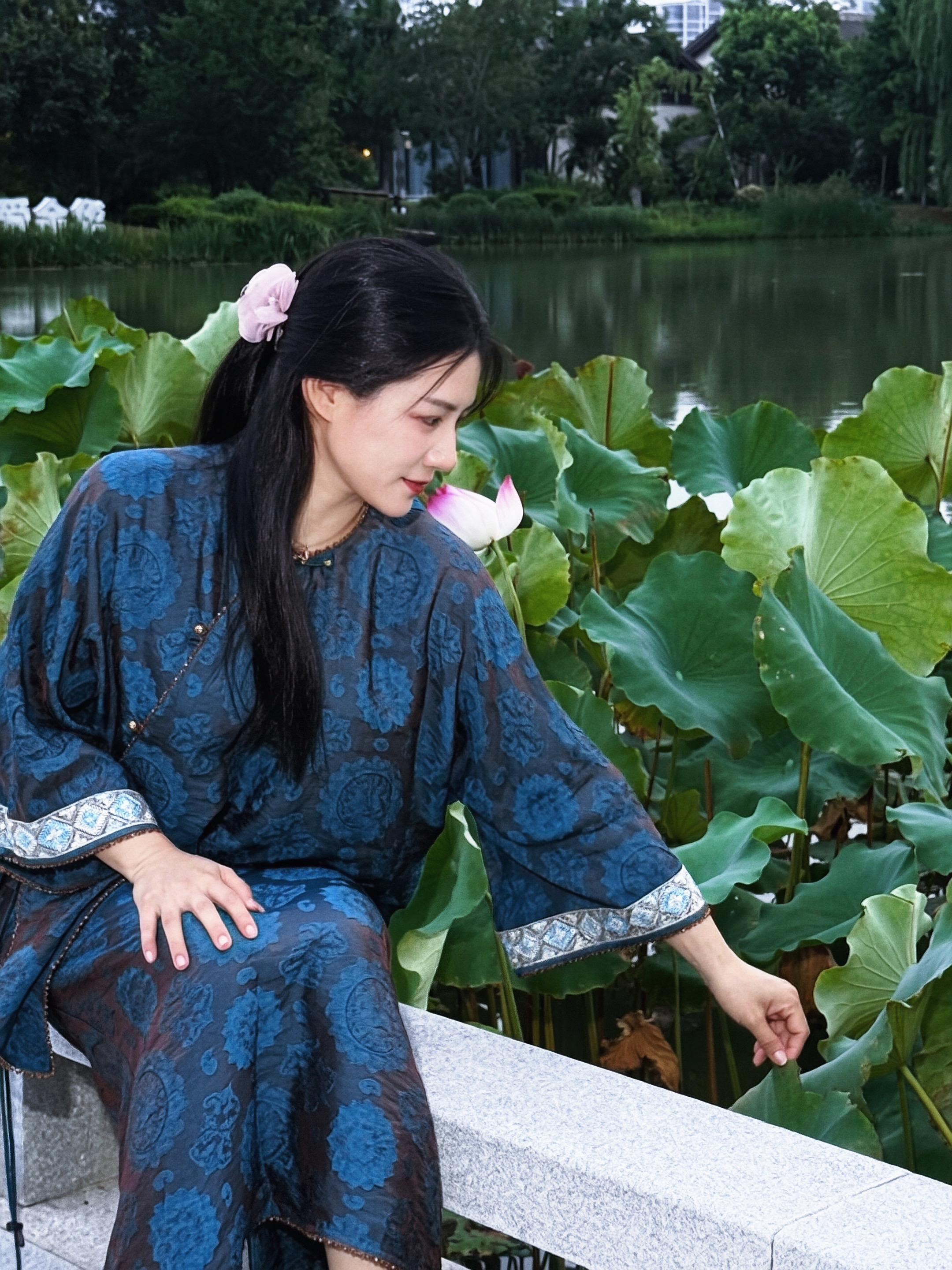 真实生活分享计划荷花 国风的美感 中式穿搭分享 古典国风穿搭