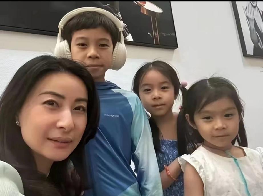 13岁霍中曦近照曝光！五官神复刻郭晶晶，顶级豪门家风引全网盛赞
 
    近日