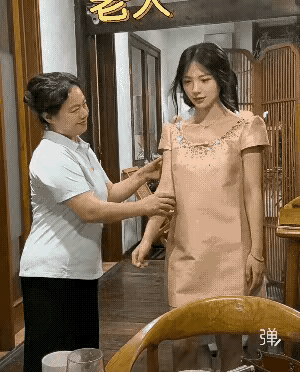 抛开女儿不说，
这是我见过最美的嫦娥。