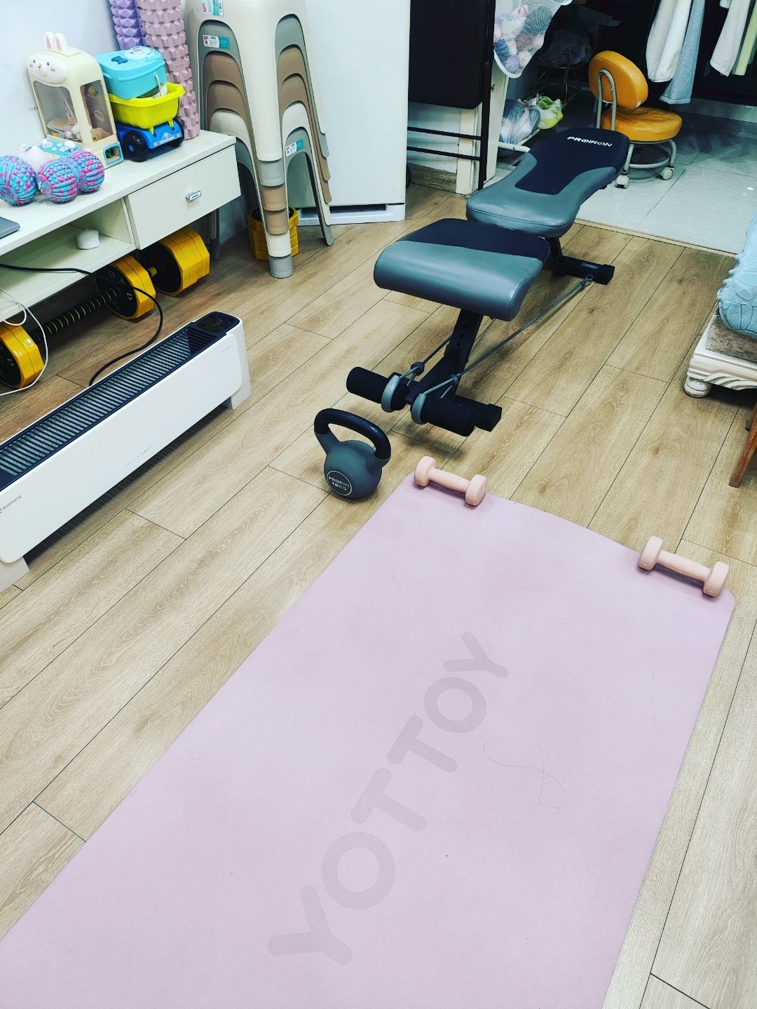 没事不喝酒，保持纪律，明天歇息，仰卧起坐5组105，12公斤壶铃提拉5组105，