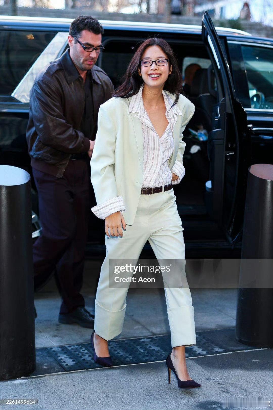  Jennie纽约时装周生图Jennie黑框眼镜Jennie黑框眼镜 生图直出零