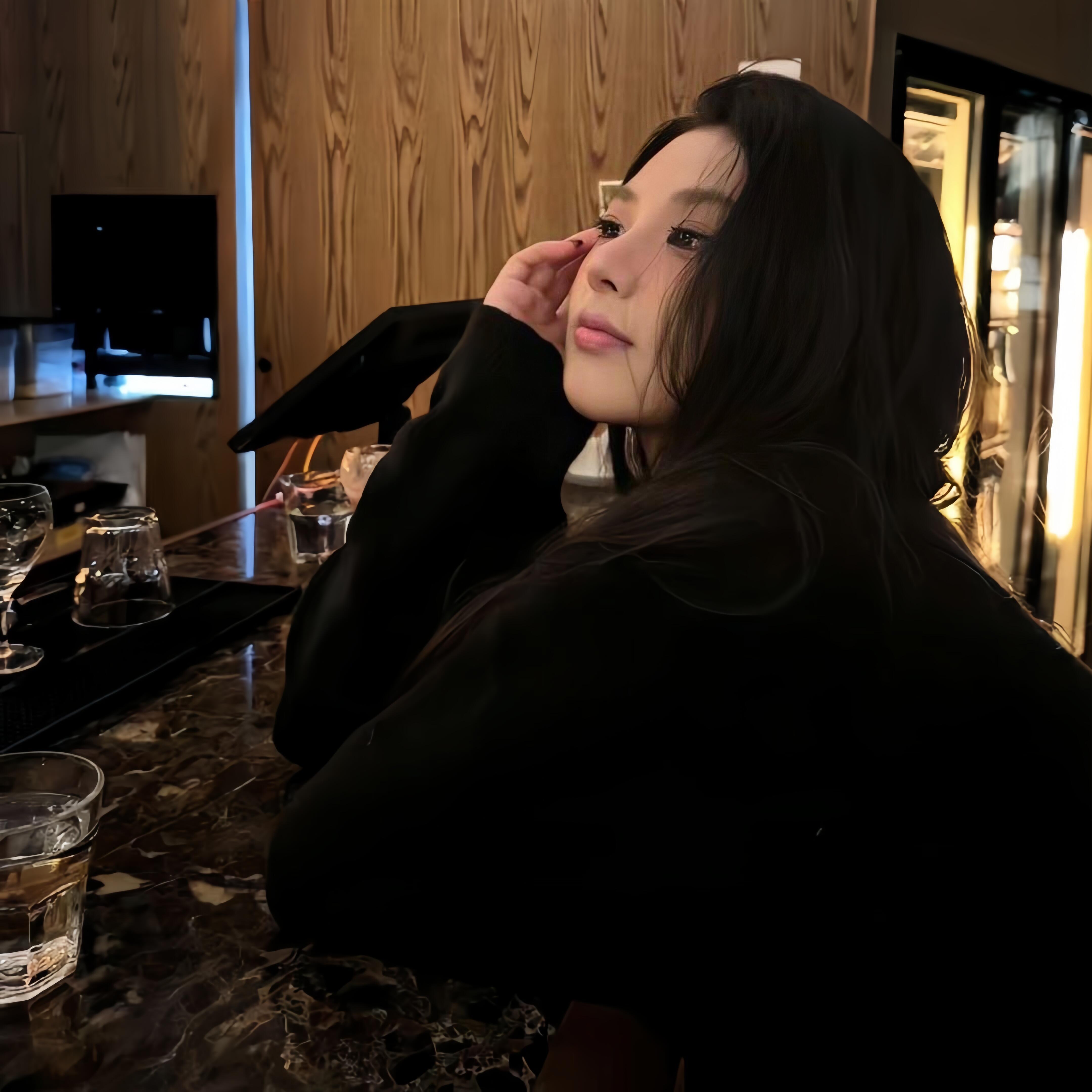 WeChat  ins小众女头｜氛围感女生头像𝐒𝐇𝐀𝐑𝐄🌿 